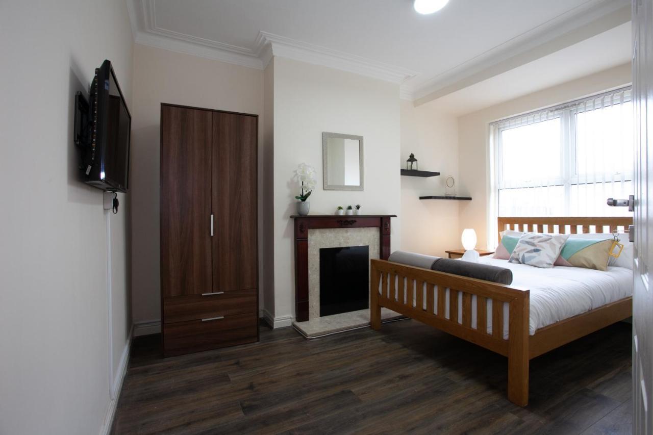 6 Bedroom House 10Min Drive From City Centre Mánchester Exterior foto