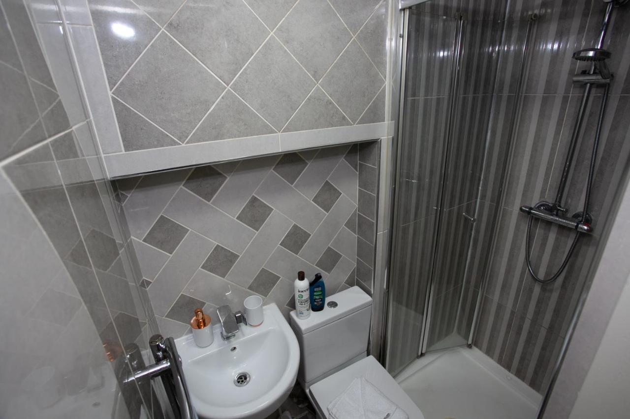 6 Bedroom House 10Min Drive From City Centre Mánchester Exterior foto