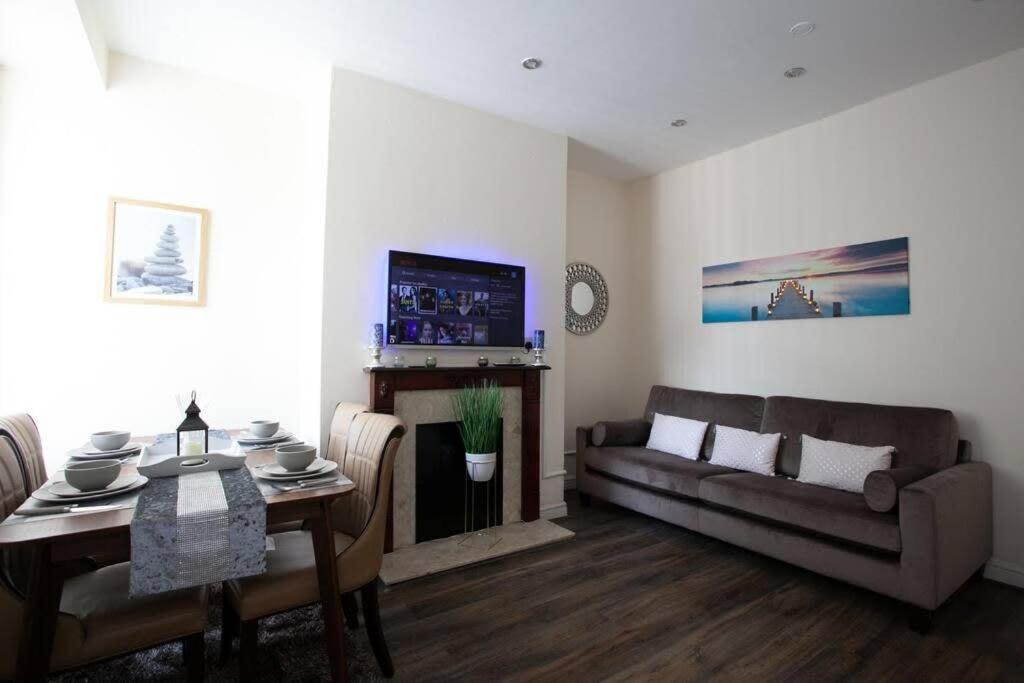 6 Bedroom House 10Min Drive From City Centre Mánchester Exterior foto