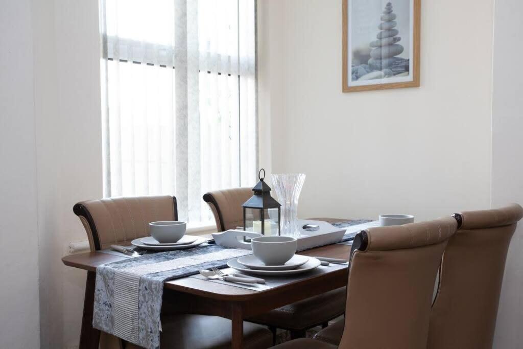 6 Bedroom House 10Min Drive From City Centre Mánchester Exterior foto