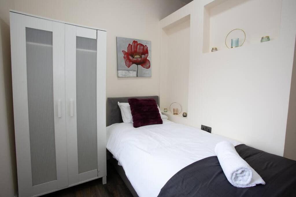 6 Bedroom House 10Min Drive From City Centre Mánchester Exterior foto