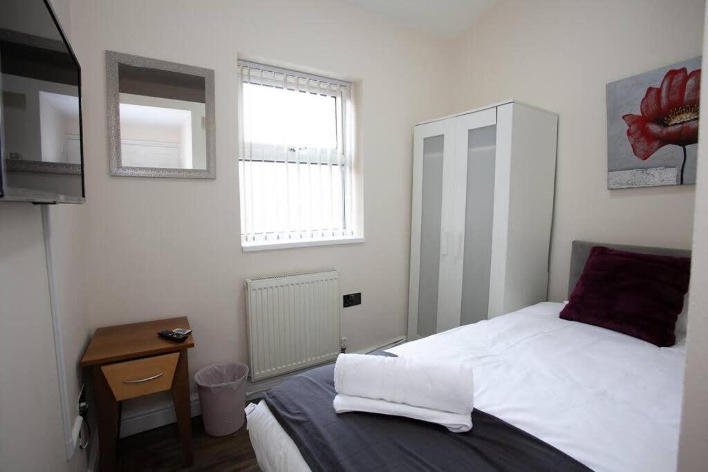 6 Bedroom House 10Min Drive From City Centre Mánchester Exterior foto