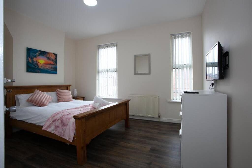 6 Bedroom House 10Min Drive From City Centre Mánchester Exterior foto